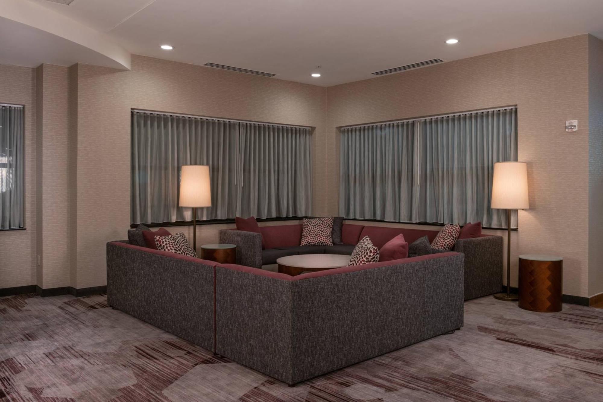 Courtyard By Marriott Newark-University Of Delaware Buitenkant foto
