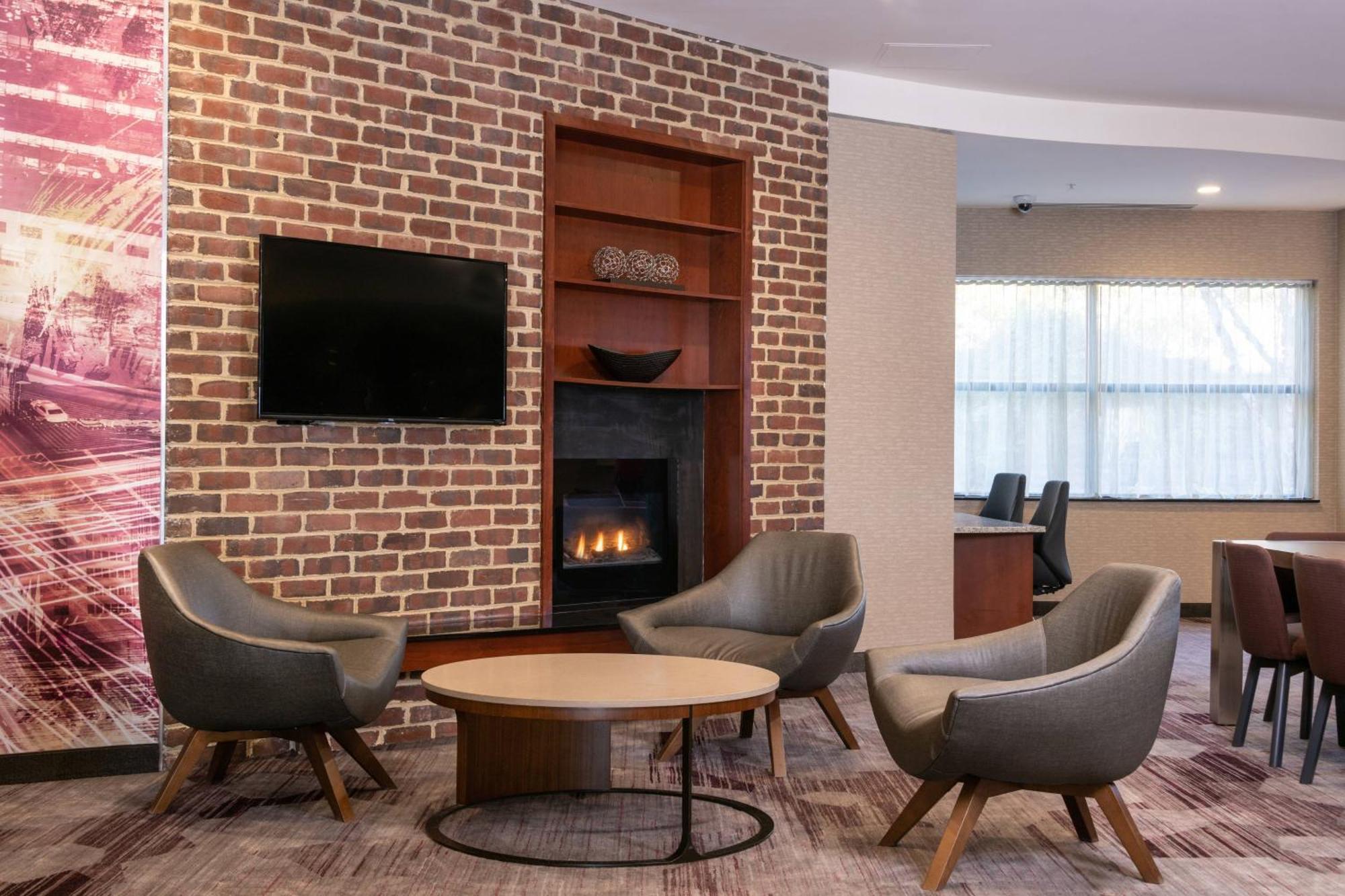Courtyard By Marriott Newark-University Of Delaware Buitenkant foto