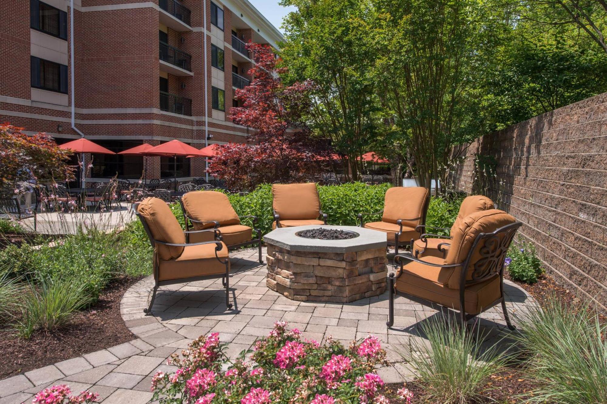 Courtyard By Marriott Newark-University Of Delaware Buitenkant foto