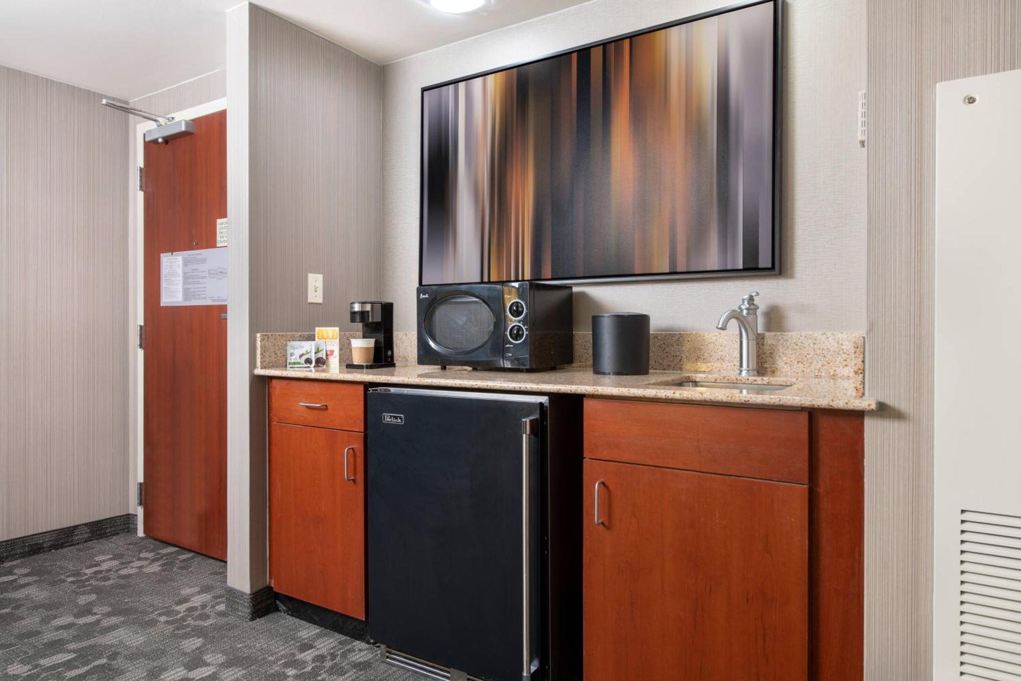 Courtyard By Marriott Newark-University Of Delaware Buitenkant foto