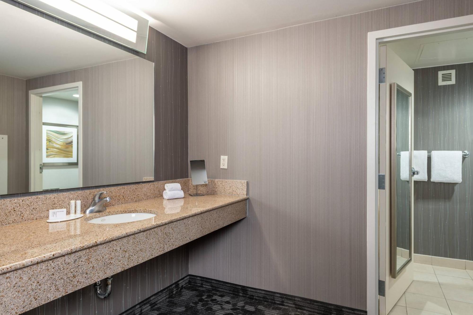 Courtyard By Marriott Newark-University Of Delaware Buitenkant foto
