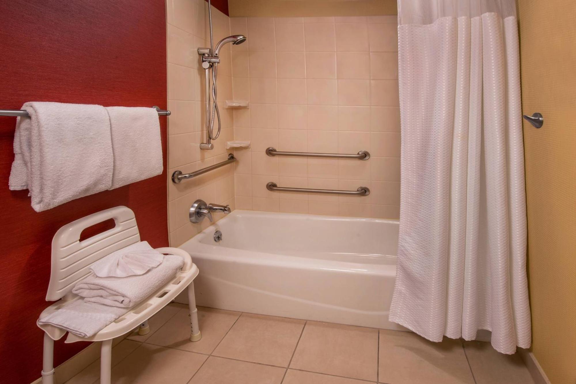 Courtyard By Marriott Newark-University Of Delaware Buitenkant foto