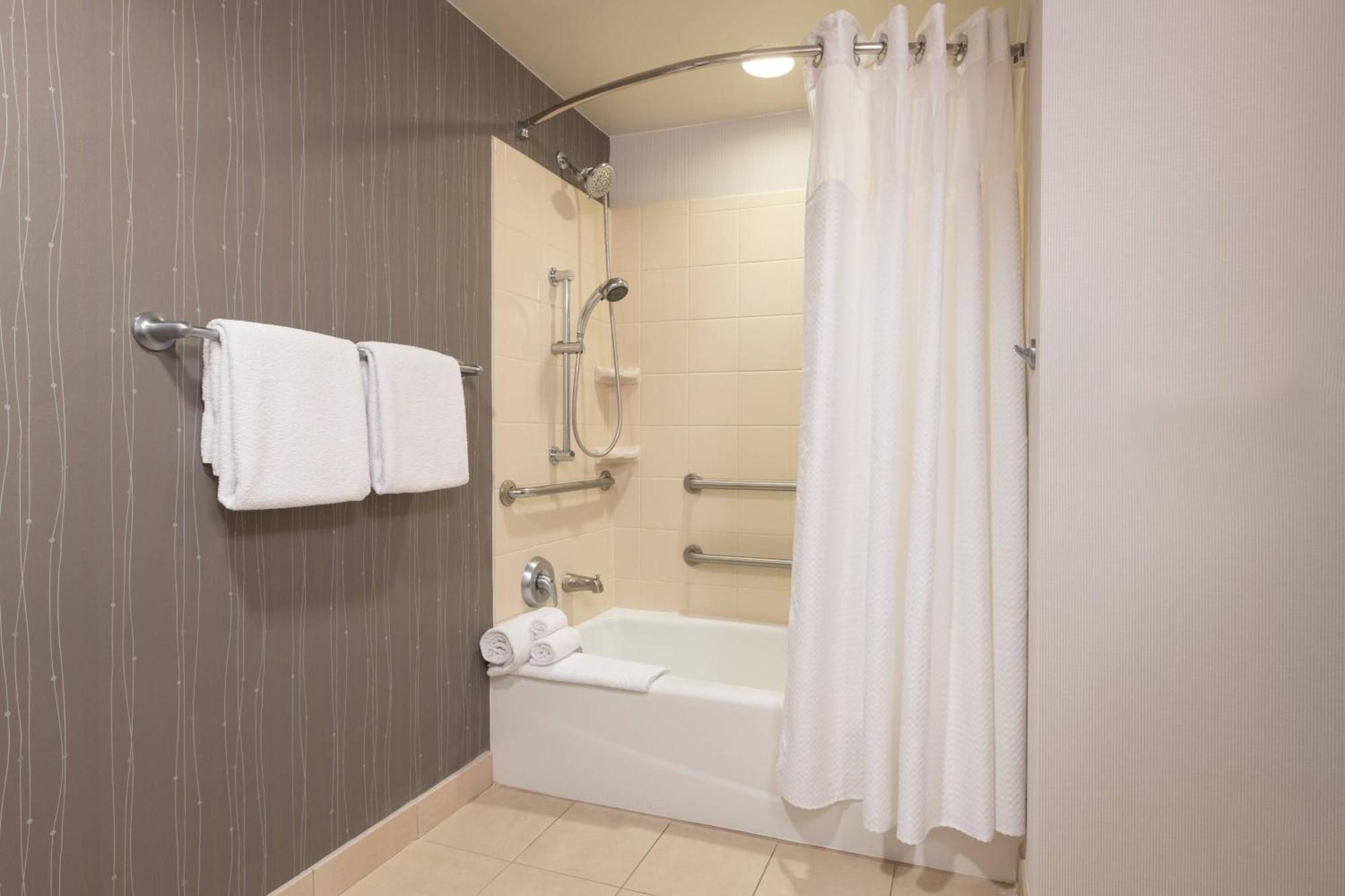 Courtyard By Marriott Newark-University Of Delaware Buitenkant foto
