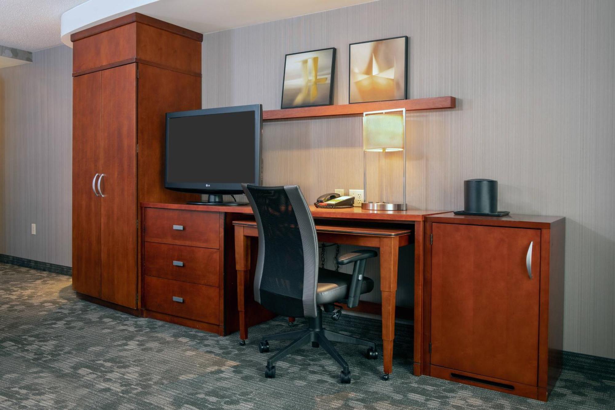Courtyard By Marriott Newark-University Of Delaware Buitenkant foto