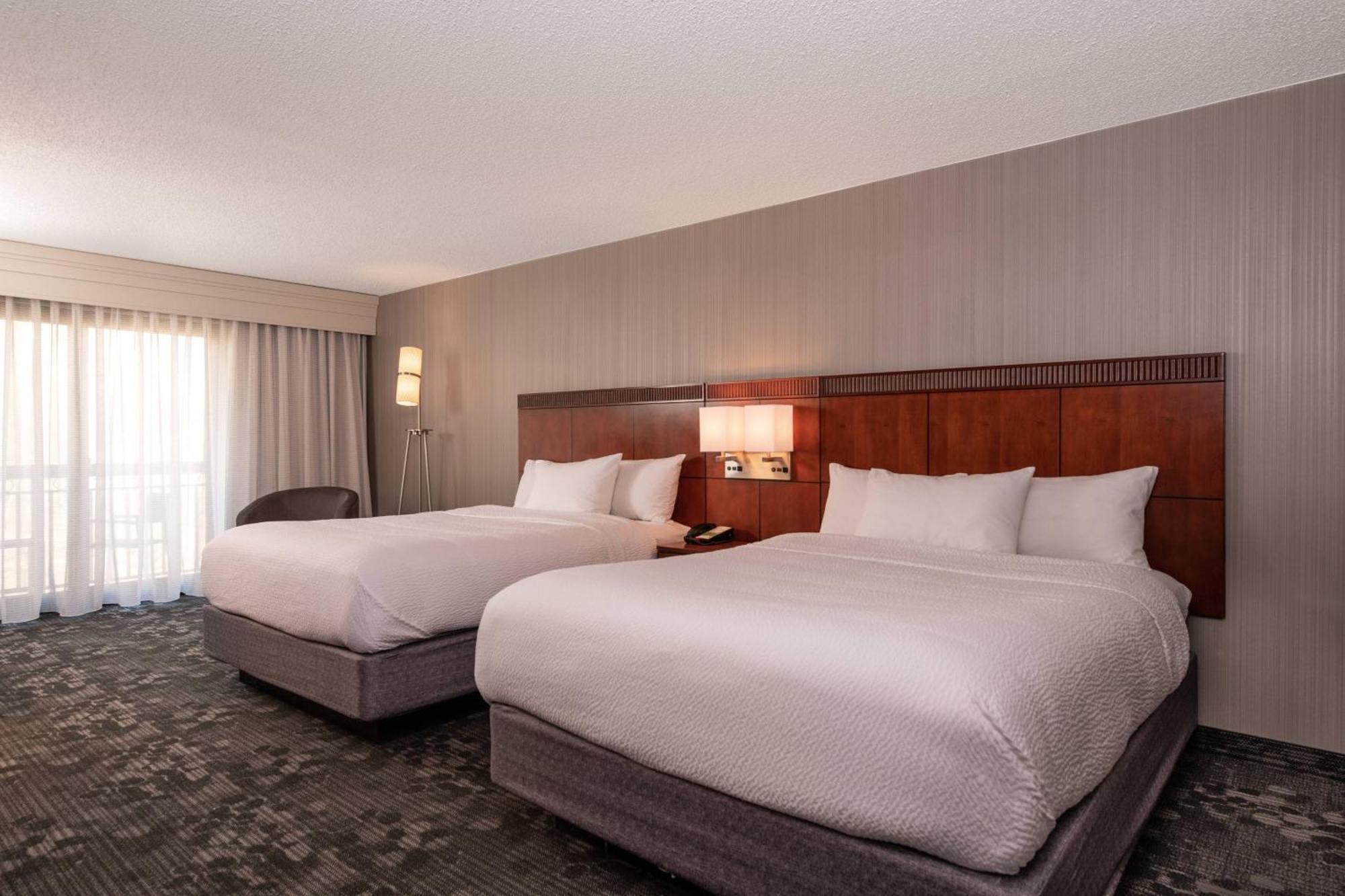 Courtyard By Marriott Newark-University Of Delaware Buitenkant foto