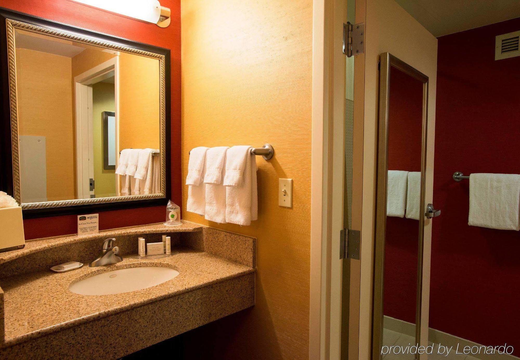 Courtyard By Marriott Newark-University Of Delaware Buitenkant foto